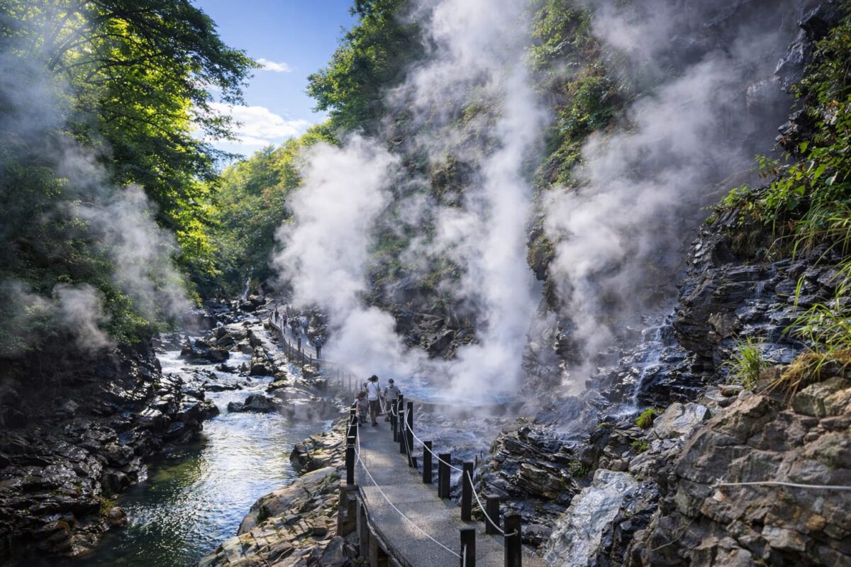 秋田県湯沢市の小安峡大噴湯
