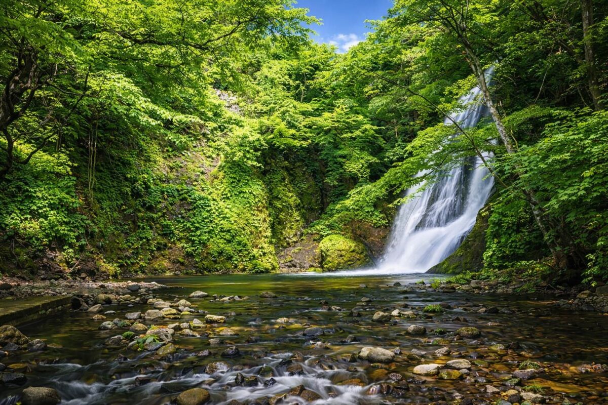 秋田県藤崎町の峨瓏(がろう)の滝